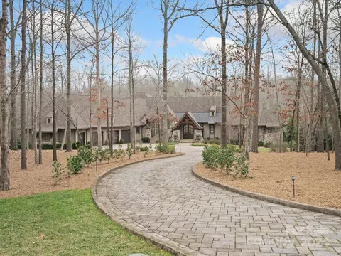 2020 Iverson Ln, Waxhaw, NC 28173