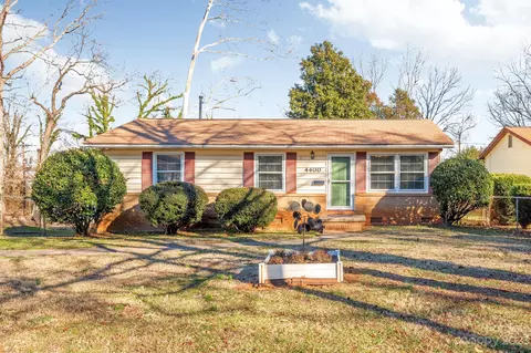 4400 Pebblebrook Dr, Charlotte, NC 28208