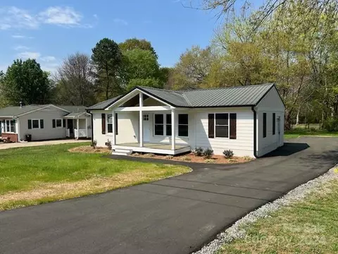 5317 Clearwater Lake Rd, Mount Holly, NC 28120