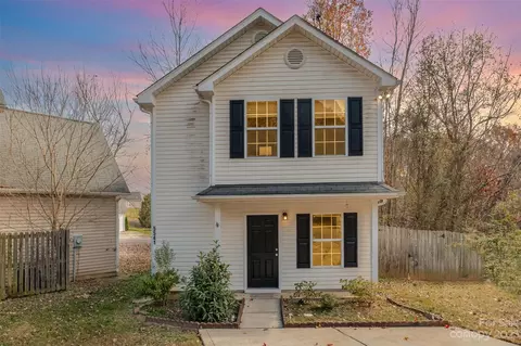 5541 Peachwood Dr, Charlotte, NC 28216