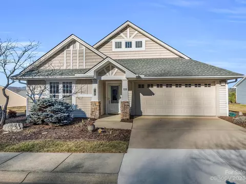 101 Snowy Egret Way, Hendersonville, NC 28792