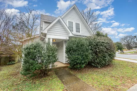 330 N Freemont St, Matthews, NC 28105