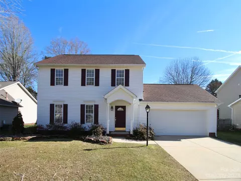 3810 Glen Lyon Dr, Matthews, NC 28105