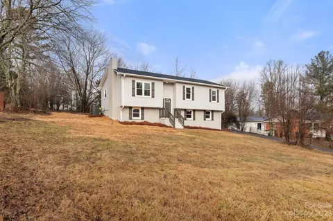 5781 Poovey Dr, Granite Falls, NC 28630