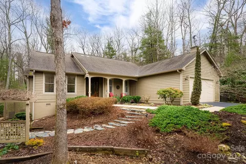 112 Greenleaf Dr, Flat Rock, NC 28731