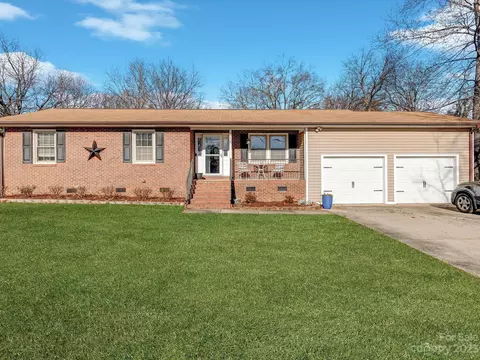 9147 Mount Holly Huntersville Rd, Huntersville, NC 28078