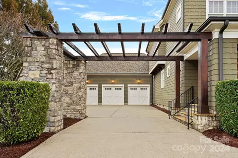 Exterior - 13528 Evening Primrose Dr, Davidson, NC 28036 photo 4 of 12
