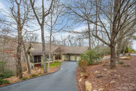 123 Ridge Ln, Flat Rock, NC 28731