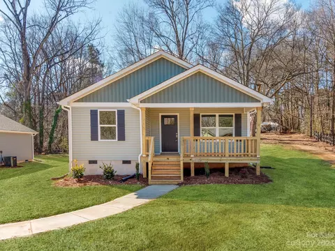 715 Goodson St, Mount Holly, NC 28120