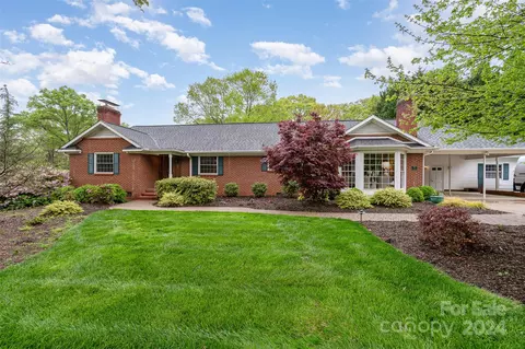501 Nottingham Dr, Charlotte, NC 28211