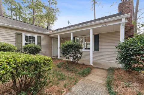 8543 Castle Pine Ct, Charlotte, NC 28226