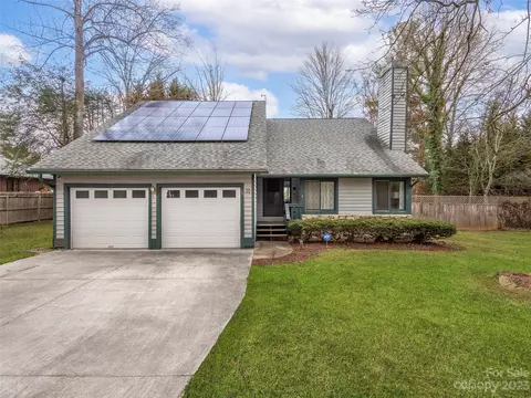 11 Golden Oaks Ln, Fletcher, NC 28732