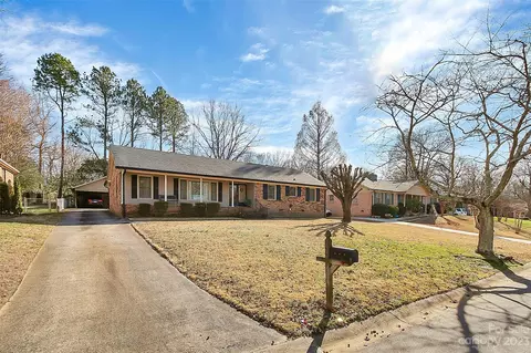 2208 Knickerbocker Dr, Charlotte, NC 28212