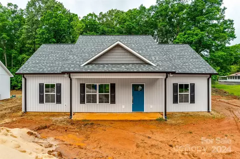 1520 University Park Dr, Lancaster, SC 29720