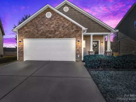 5 Maxim Ct, Arden, NC 28704