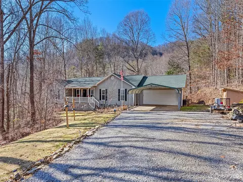 213 Cobblestone Dr, Waynesville, NC 28786