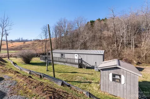 6223 Crabtree Rd, Clyde, NC 28721 photo 2