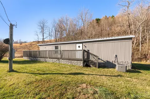 6223 Crabtree Rd, Clyde, NC 28721 photo 4
