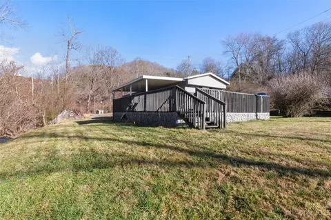 6223 Crabtree Rd, Clyde, NC 28721 photo 3