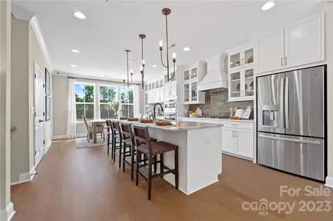 7008 Running Spring Dr, Charlotte, NC 28205