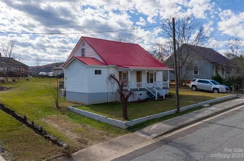 70 4th Em St, Marion, NC 28752 photo 3