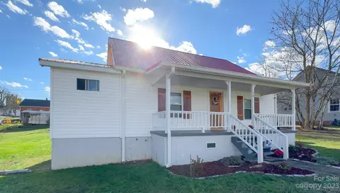 70 4th Em St, Marion, NC 28752 photo 4