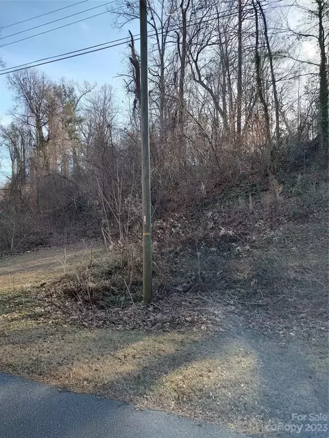 12 NW 35th Nw Ave NW # A, Hickory, NC 28601