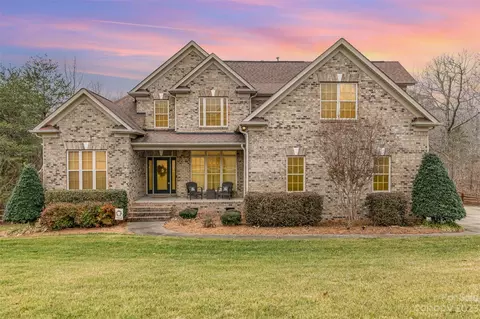 668 Briarwood Dr, Clover, SC 29710