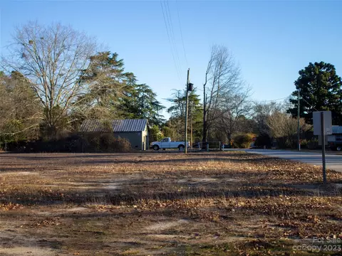 404 E Fair St, Bethune, SC 29009