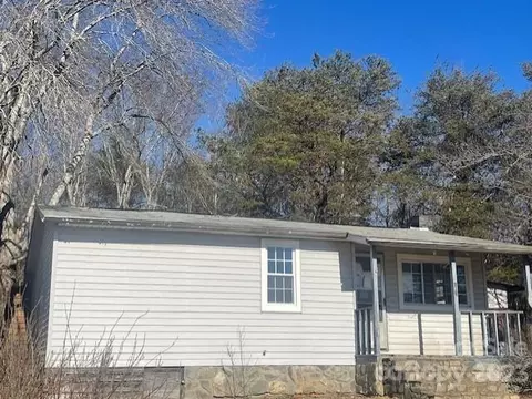 128 Carl E Hefner Ln, Taylorsville, NC 28681
