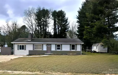 211 Garden Ln, Canton, NC 28716
