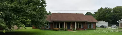 5911 Kinghurst Dr, Charlotte, NC 28227