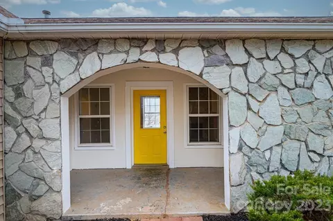 7 E Holly St, Maiden, NC 28650 photo 4