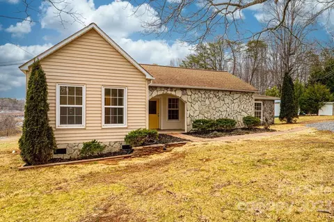 7 E Holly St, Maiden, NC 28650 photo 2
