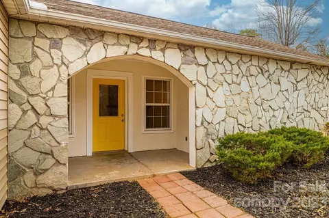 7 E Holly St, Maiden, NC 28650 photo 3