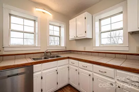 7 E Holly St, Maiden, NC 28650 photo 17