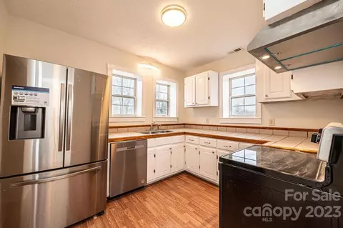 7 E Holly St, Maiden, NC 28650 photo 18