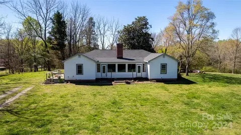 1347 Crossland Rd, Clover, SC 29710