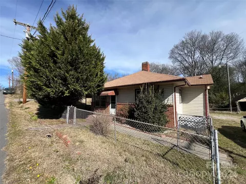 Exterior - 985 13th St, Lancaster, SC 29720 photo 2 of 9