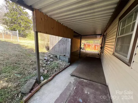 Exterior - 985 13th St, Lancaster, SC 29720 photo 5 of 9