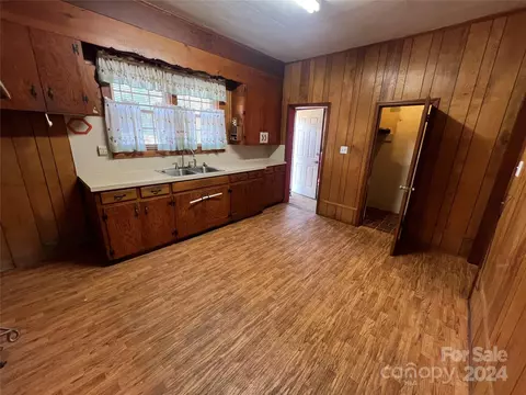 Kitchen - 985 13th St, Lancaster, SC 29720 photo 2 of 2