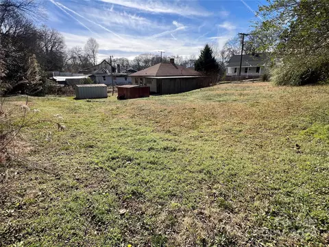 Exterior - 985 13th St, Lancaster, SC 29720 photo 4 of 9