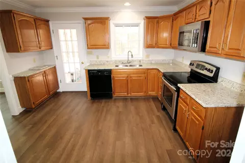 2500 Edgecomb Dr, Clover, SC 29710 photo 9