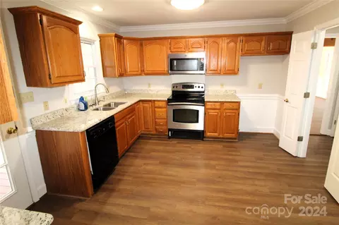 2500 Edgecomb Dr, Clover, SC 29710 photo 8