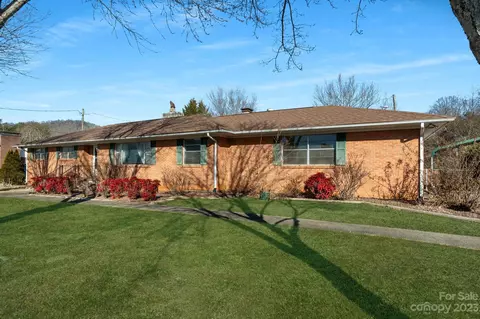 5 Meadowlark Rd, Asheville, NC 28805