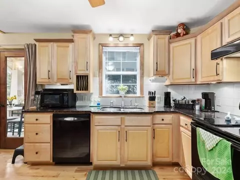 Kitchen - 25 Pace St, Saluda, NC 28773 photo 2 of 2