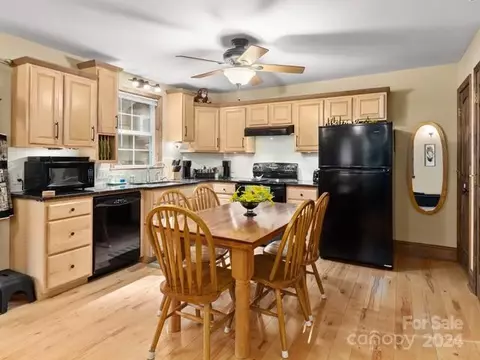 Kitchen - 25 Pace St, Saluda, NC 28773 photo 1 of 2