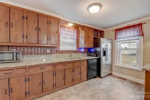 602 E 12th St, Kannapolis, NC 28083 photo 9