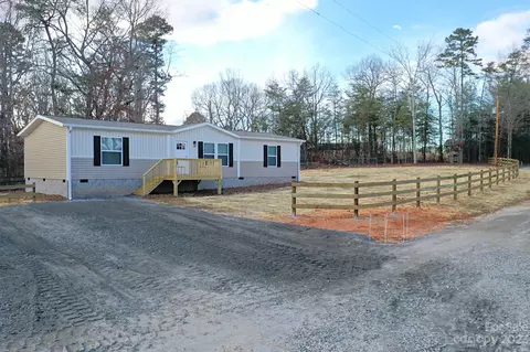 268 Tricycle Hill Ln, Tryon, NC 28782