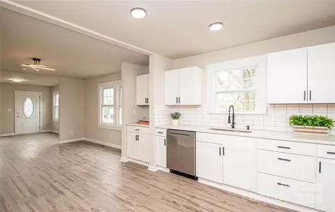 Kitchen - 333 E Hudson St, Monroe, NC 28112 photo 6 of 7